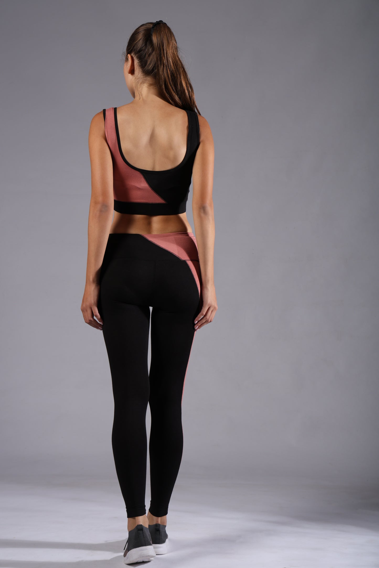 Uncuvr Old Rose & Black Panelled Bamboo Sports Bra: Elegance Meets Eco-Friendly Performance