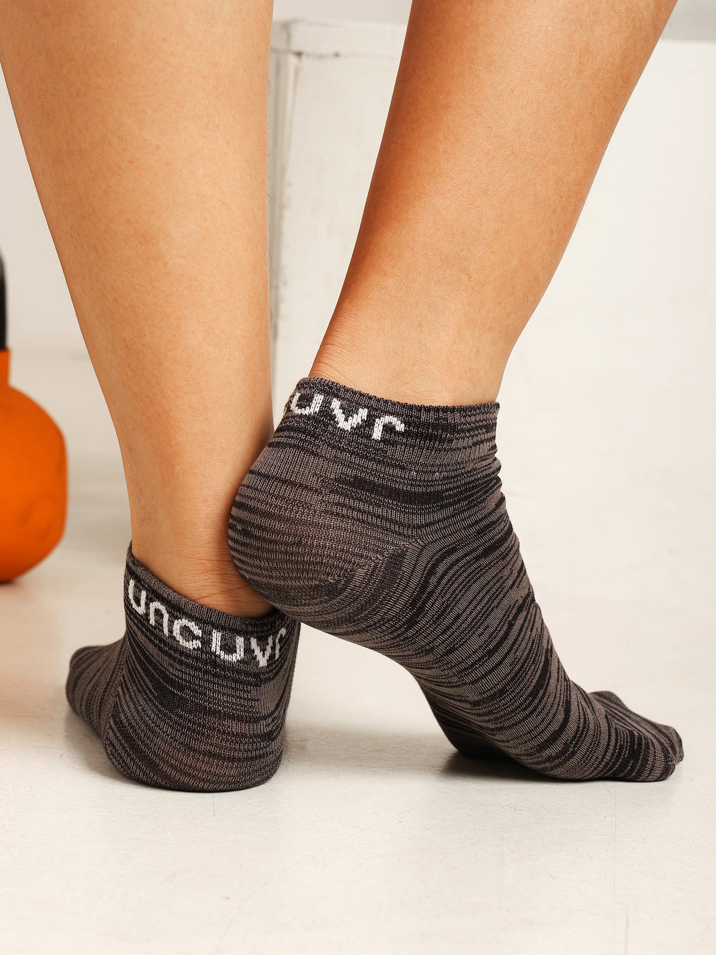 Uncuvr CloudStep Dark Grid Bamboo Socks